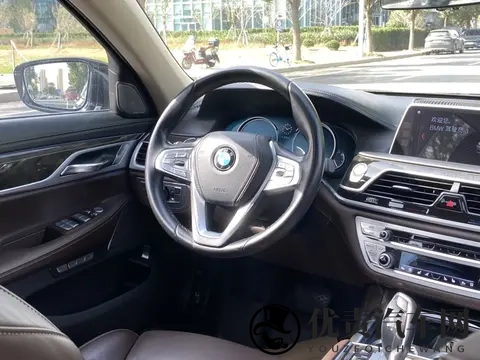 25万多拿下18年宝马740Li，12万公里，商务接待性价比之选？-2