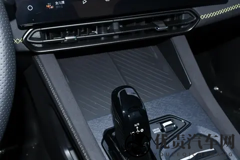 体验第三代领克03!15万级家轿它凭啥成为大伙儿心头好?-1