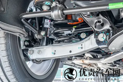 家用中型SUV新选择,零跑C10 2026款 增程式 210悦享版全面解析-1