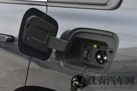 零跑C10 2026款 增程式 210激光雷达版：以技术平权重塑SUV市场格局-3