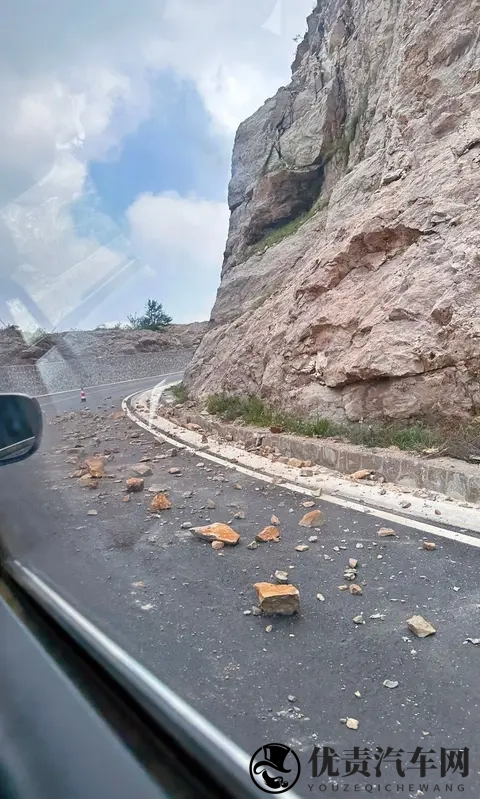 注意落石！识别地质灾害高发路段-1