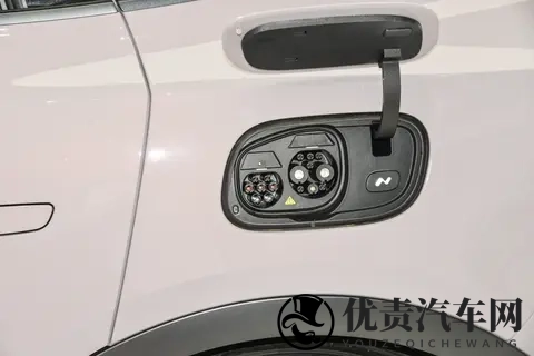 鸿蒙座舱+续航最高710km，广汽丰田铂智7亮相广州车展-1