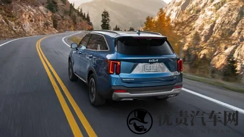 这款三排座混合动力SUV让油老虎们相形见绌-2