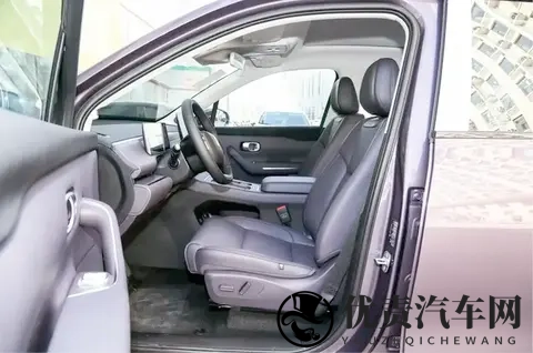 年底买车，重点就看这款！零跑C10凭什么成13万级家用SUV爆款？-1