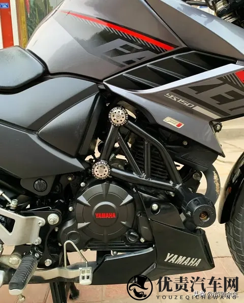 飞致250停产后,YS150凭啥坚挺?17L油耗+800公里续航,值不值?-2