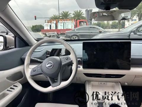 外观更年轻运动！新款日产天籁实拍，搭20T动力，鸿蒙座舱是亮点-2