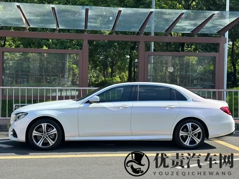 三年奔驰E级，19万开走行政座驾，这气场不输新车！-3