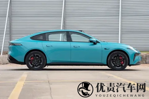 高颜值C级轿跑，37s破百，配激光雷达+电动尾翼，预售1499万起-1