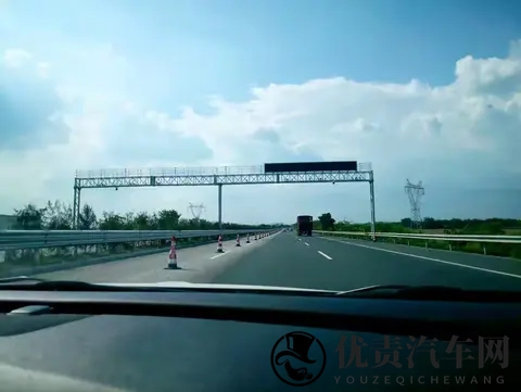 一位12年老司机的忠言：跑高速，牢记这4条铁律，关乎你的安全！-2