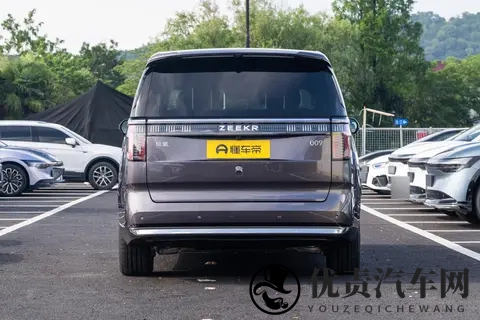 极氪 009：双十一给家人的豪华守护，适合家用的 MPV 选择-1
