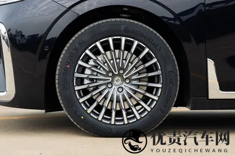 26款岚图梦想家:安全、智能、豪华全面突破,值得试驾体验-1