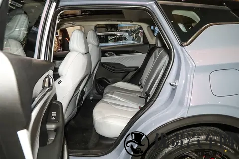 这三款小型SUV省油、能装、颜值高，最后一款优惠后不到10万-1