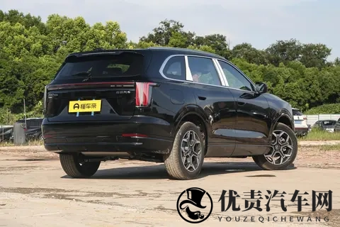 15万级旅行小房车！标配双冰箱+大沙发，适合全家出行-1