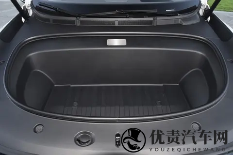 纯电续航200公里,配800V快充平台,这车上市-1