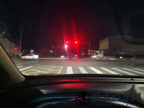 自动挡等红灯，挂D挡才是老司机的智慧？N挡党可能错了！-2