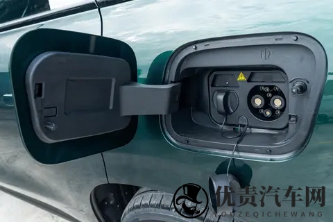 13万给全球品质？零跑C10空间大续航长，年轻家庭购车必看！-2