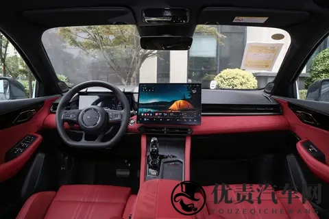 10万级选车 反转了！领克 03：燃油车也有 Flyme Auto，通勤超省心-3