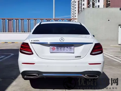 20万出头，入手20款白色奔驰E300L，体验行政级舒适-1
