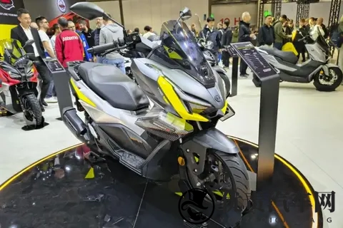 无极龙骨式踏板SR125 GTS米兰展亮相，水冷四气门+满配+十足战斗感-1