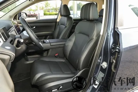 蓝电 E5 PLUS ，12万级插混SUV，带四驱、后排大屏，预售限时优惠2万-1