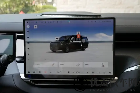 宜商宜家还得看它！试驾极氪009，商务接待、全家出行都体面-3