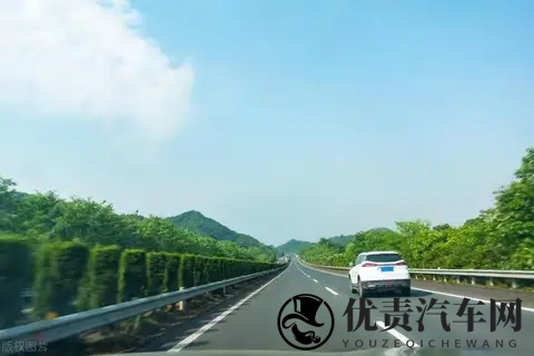 一位12年老司机的忠言：跑高速，牢记这4条铁律，关乎你的安全！-3