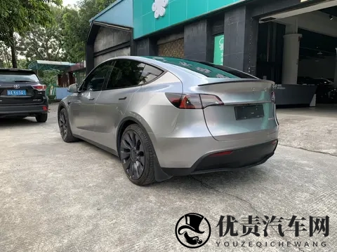 高性能也能很亲民！二手特斯拉Model Y带你体验速度与激情-3