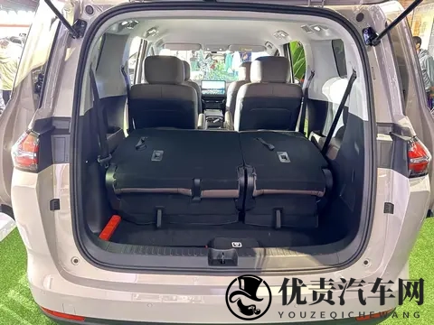 10万级七座MPV新选择!五菱星光730上市-2