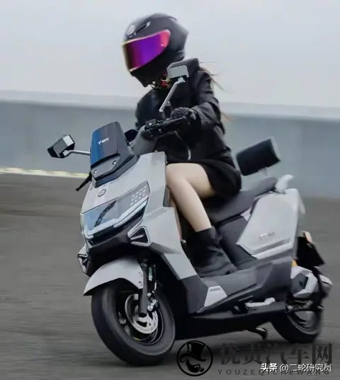 130km续航vs52km时速，绿驹曜影和普通踏板车谁更香？-2