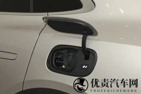 售价598~748万，公路之王宝马X5如何加量不加价-1