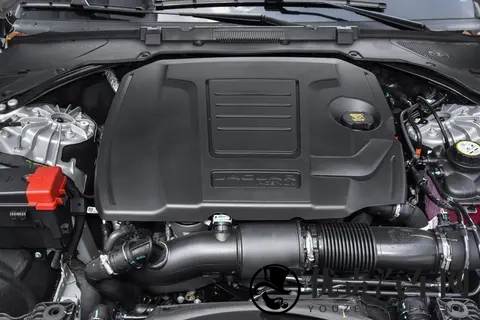 捷豹 XFL 选两驱还是四驱？选基础豪华还是全面升级？-1