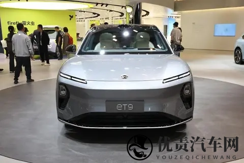 蔚来ET9，轴距3250毫米，41秒破百，纯电续航650公里+900V快充-3