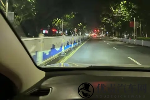 夜间开车的两大禁忌,很多人不知道,别等出事了才后悔不提前了解-1