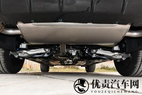 试驾2026款领克09：配置丰富，实力均衡，适合家用-3