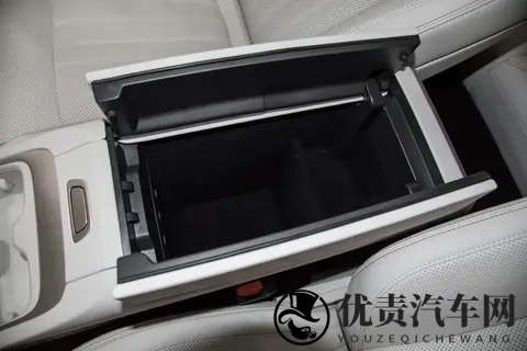 卷疯了！25 万级全能纯电 SUV，乐道 L60 空间 _ 保值率双碾压-3