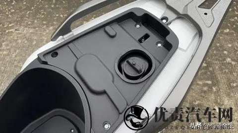 5380起！诺维娜M6 150踏板上市，150排量+ABS，通勤代步新选择！-3