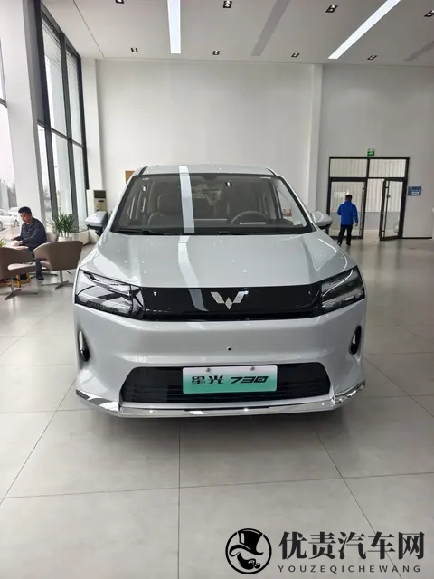 昨晚7点蹲直播被五菱星光730种草，立马冲4S店看实车！-3