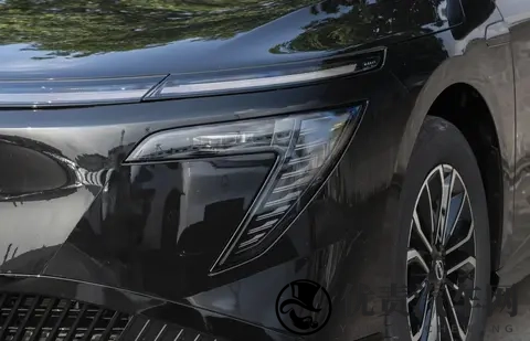 日产N6杀进电动战场：月系车厂玩转插混新招数-1