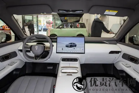 深蓝L06预售1399万元起,入门即满配,灵动外观+智能配置-1