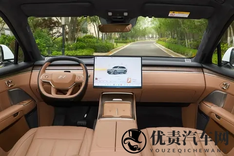 乐道90L大三排SUV:可整车买可电池租用,补能快,家用商用两不误-3