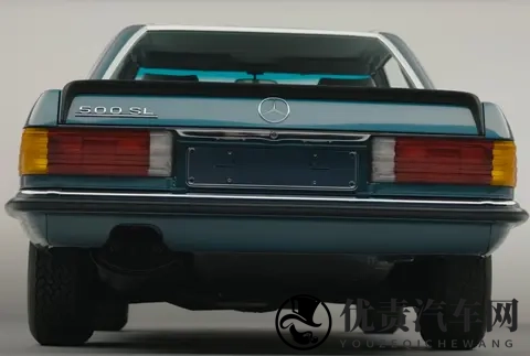 92岁老人收藏的1982年全新奔驰500SL-2