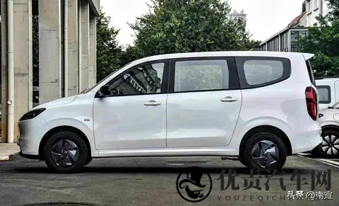 五菱宏光燃油版上市，价格低到让对手发慌，老用户笑了-3