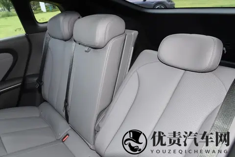 12万预算想买家轿，可以看看这款，轴距2922mm，空间大又实用-2