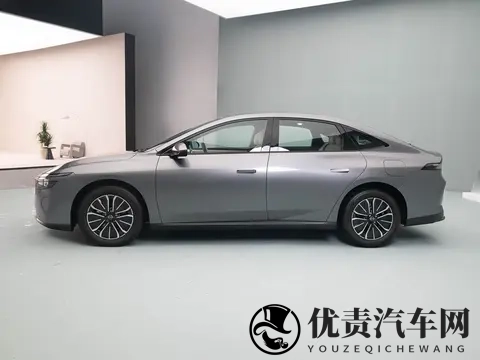 日产插混中型车开启预售！轿跑运动外观，配四轮独悬，续航180Km-3