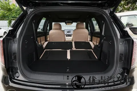 这款SUV真懂家用!双冰箱+32变电动7座,续航1700km,值得一看-2