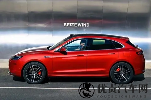 堵车时谁更懂你,Model Y硬刚中国路,问界M5 Ultra悄悄赢了-3